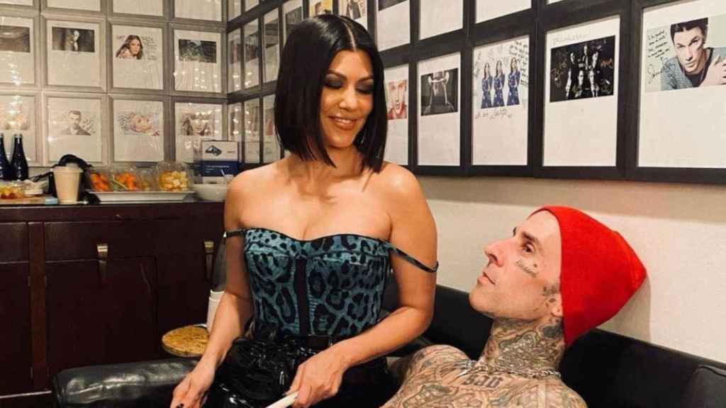 Kourtney Kardashian y Travis Barker en Instagram / @kourtneykardash