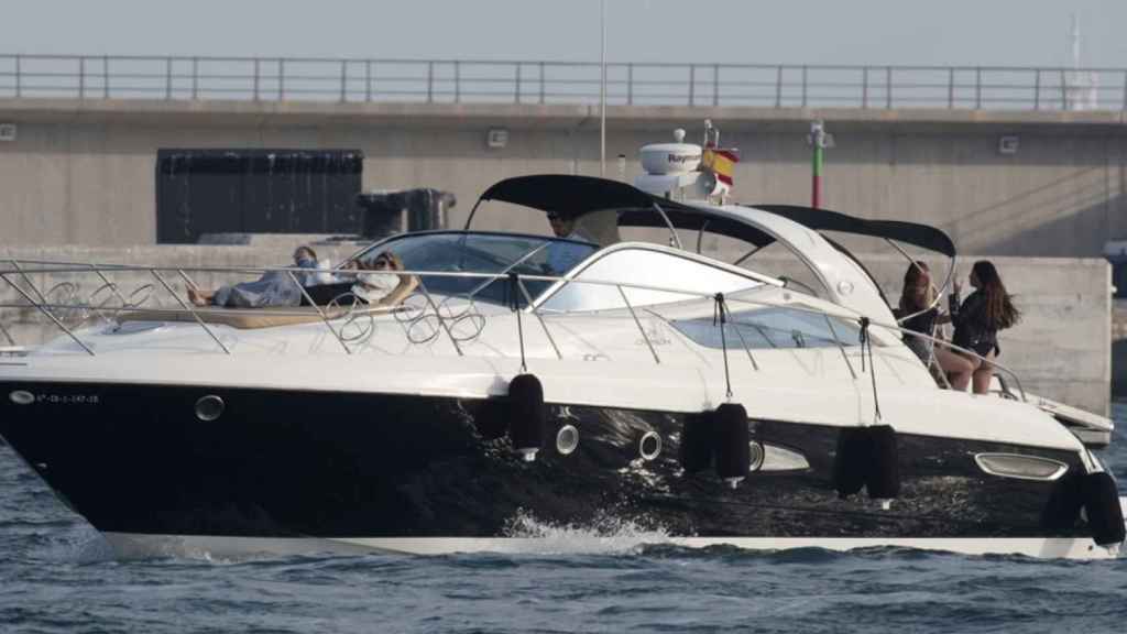 Amaia Salamanca disfruta de vacaciones en Ibiza en un yate con sus amigas