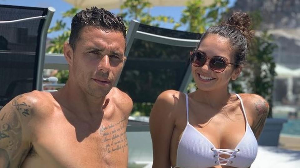 El futbolista Rubén Castro y su pareja, la extronista María Hernández / INSTAGRAM