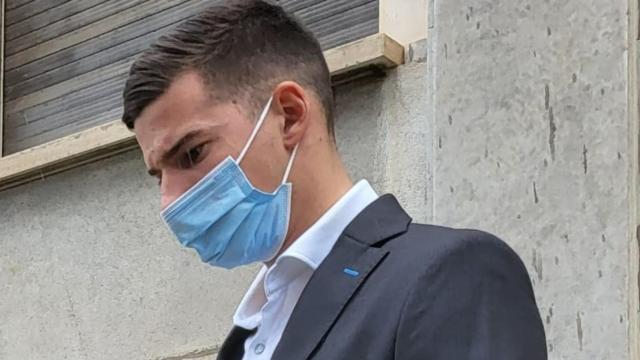 El futbolista Santi Mina, saliendo del juzgado /EP