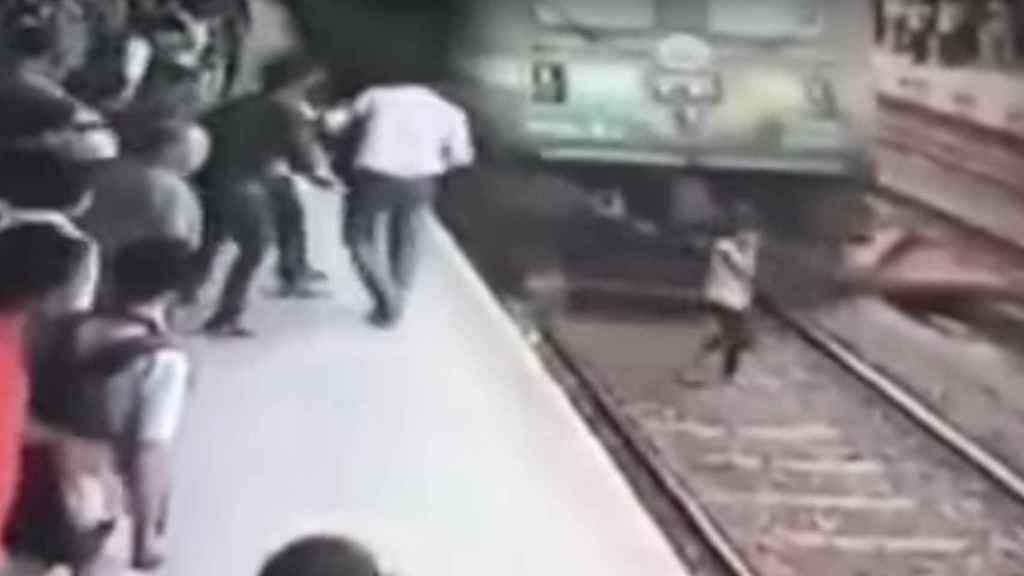 La joven es arrollada por el tren al llegar a la estación