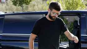 Gerard Piqué llega a los entrenamientos