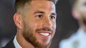 Sergio Ramos sonriente en una presentación