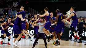 Los jugadores del Barça Lassa celebran la victoria en Copa del Rey / EFE