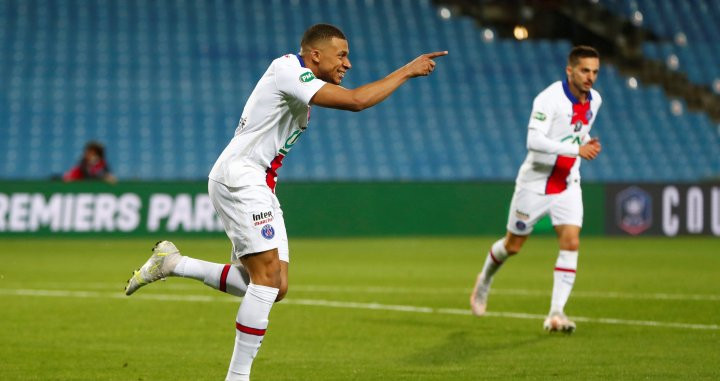 Mbappé celebrando uno de los goles contra el Montpellier / EFE