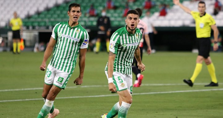 Marc Bartra celebrando el gol del Real Betis / EFE