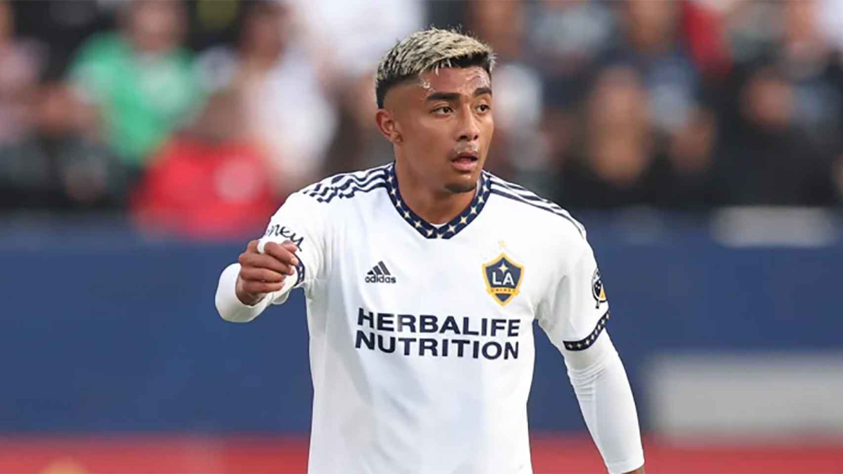 Julián Araujo, durante un partido con Los Angeles Galaxy / REDES