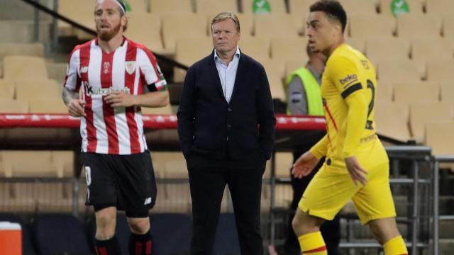 Ronald Koeman observa el Athletic-Barça de Copa con Muniain y Dest en el objetivo / EFE