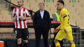 Ronald Koeman observa el Athletic-Barça de Copa con Muniain y Dest en el objetivo / EFE