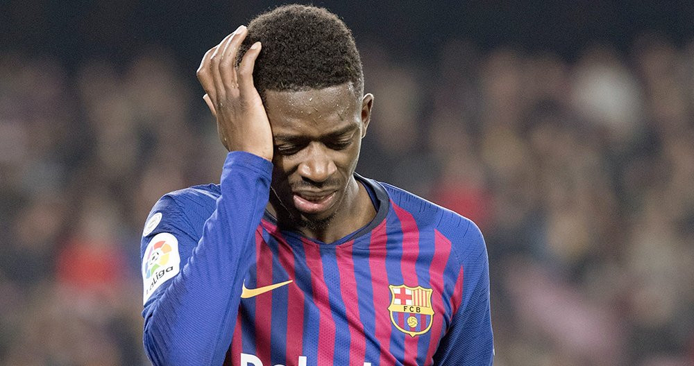 El delantero francés del FC Barcelona Ousmane Dembélé se retira lesionado ante el Leganés / EFE