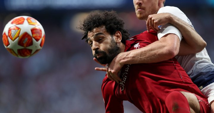 Una foto de Mo Salah en una disputa durante la final de la Champions League / EFE