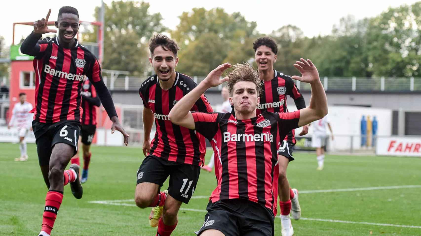 Iker Bravo, delantero formado en la Masia, celebrando un gol con el filial del Bayer Leverkusen / BAYER