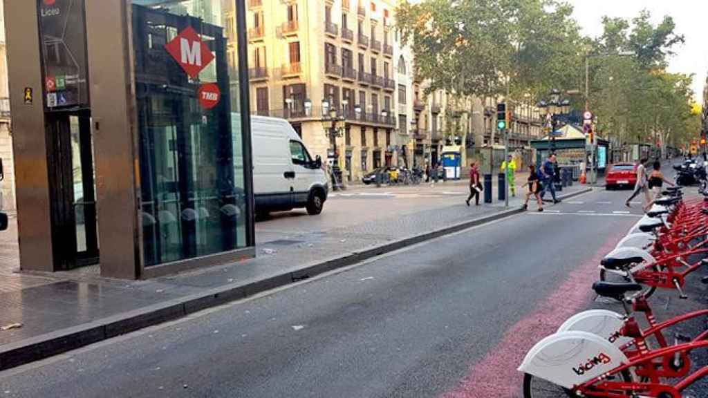 El lugar de facil acceso de vehículos rodados a las Ramblas de Barcelona por la ausencia de bolardos / CG