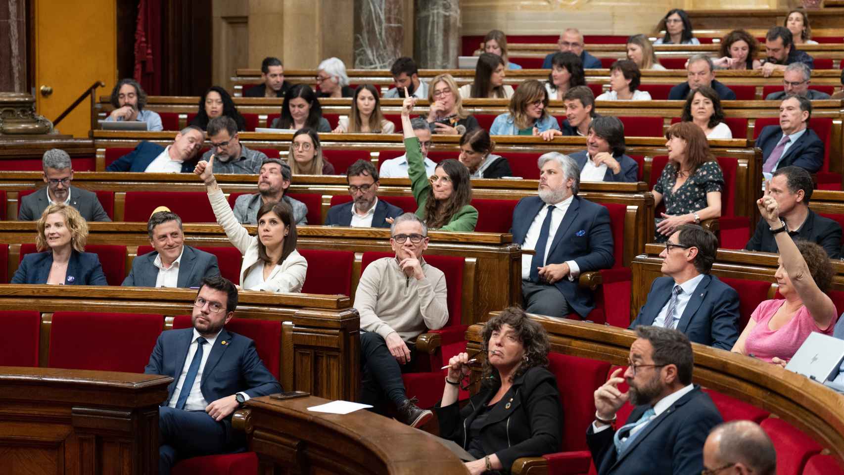 Votación de la proposición de ley de Junts sobre sequía en el pleno del Parlament / DAVID ZORRAKINO - EUROPA PRESS