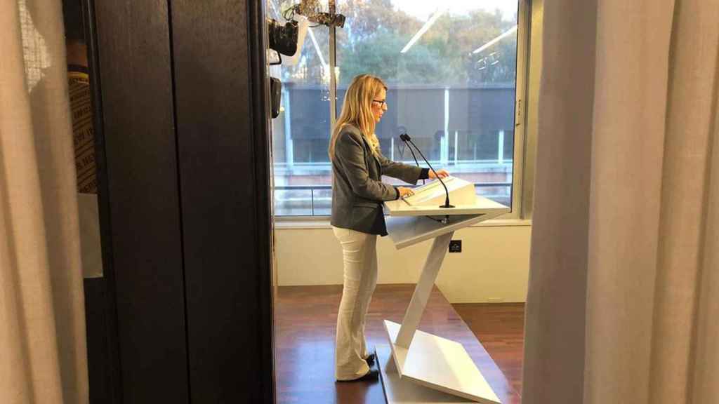 La portavoz de Junts, Elsa Artadi, durante la rueda de prensa / CG