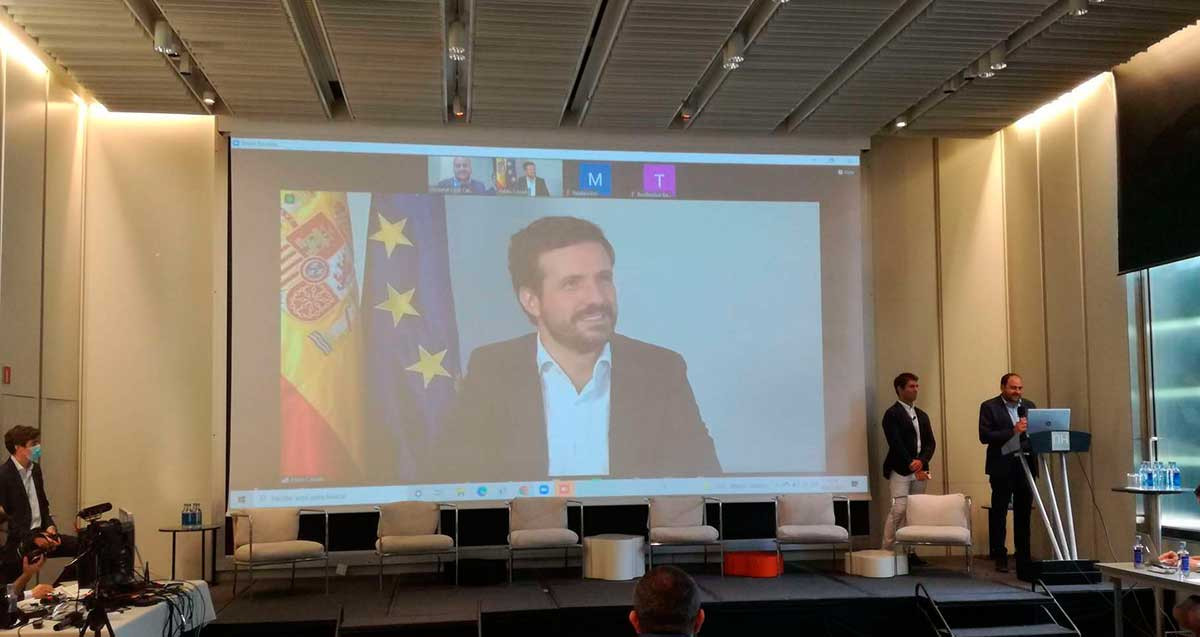 El líder del PP, Pablo Casado, en su intervención en la escuela de verano de Societat Civil Catalana / CG