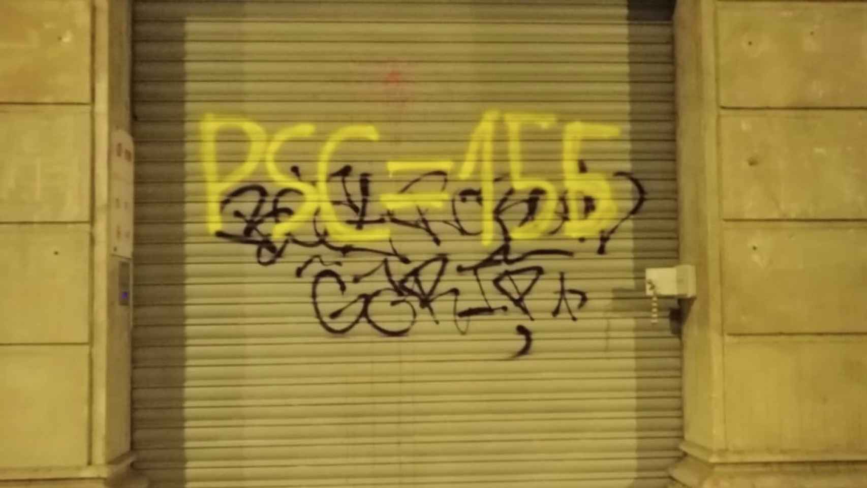 Pintada del ataque en la persiona de la sede de los socialistas en Barcelona / PSC