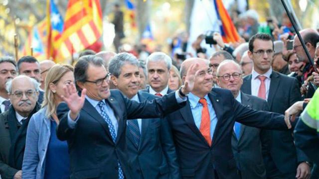 Germà Gordó, entre Homs y Ruiz, el día que acompañó a Artur Mas ante el TSJC por los hechos del 9N.