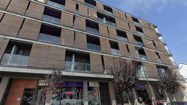 El bloque de pisos de Balaguer donde apareció la mujer muerta con un cuchillo clavado en el abdomen / GOOGLE STREET VIEW