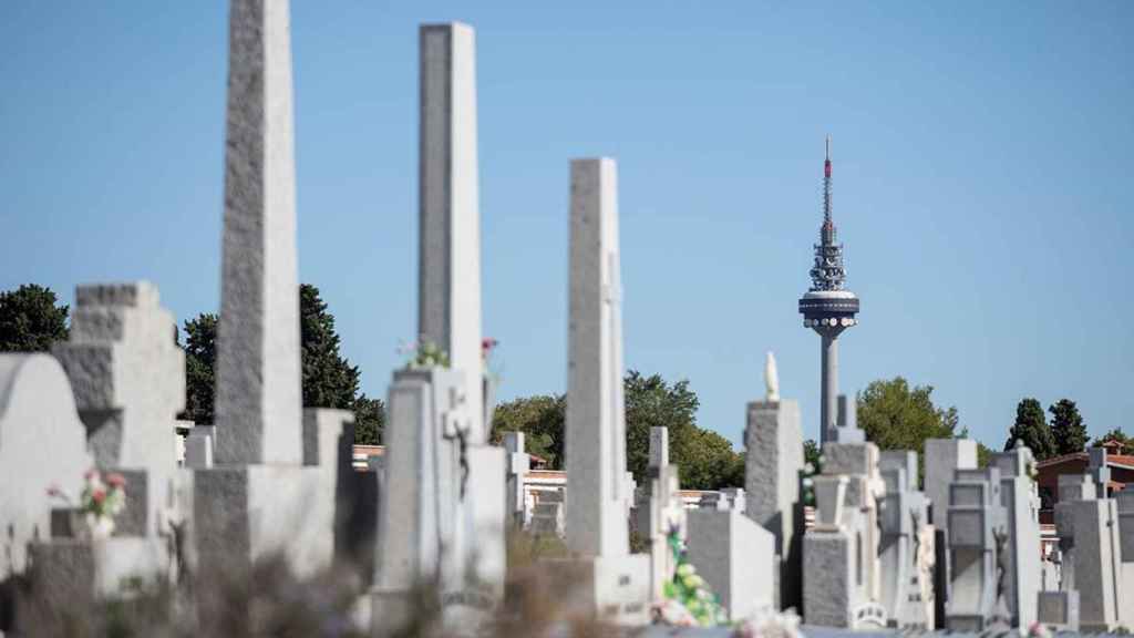 Vista de lápidas en el cementerio de la Almudena / EP