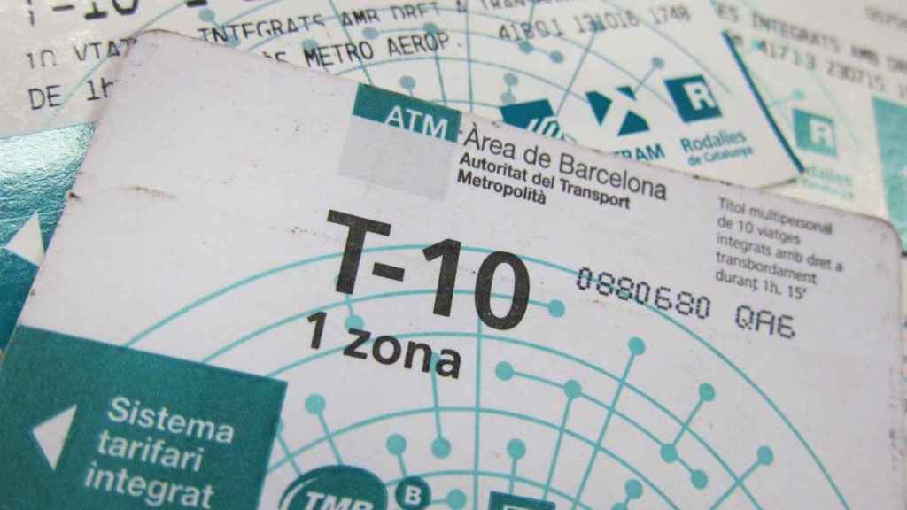 Billete de T-10 en el transporte público de Barcelona / EP