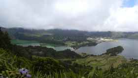 Las lagunas verde y azul en el paraje protegido Sete Cidades, Azores / YOLANDA CARDO