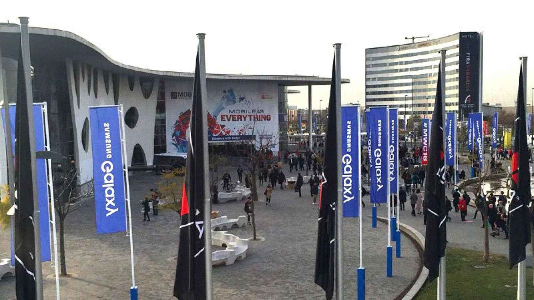 Aspecto de la entrada al Mobile World Congress 2016 / CG