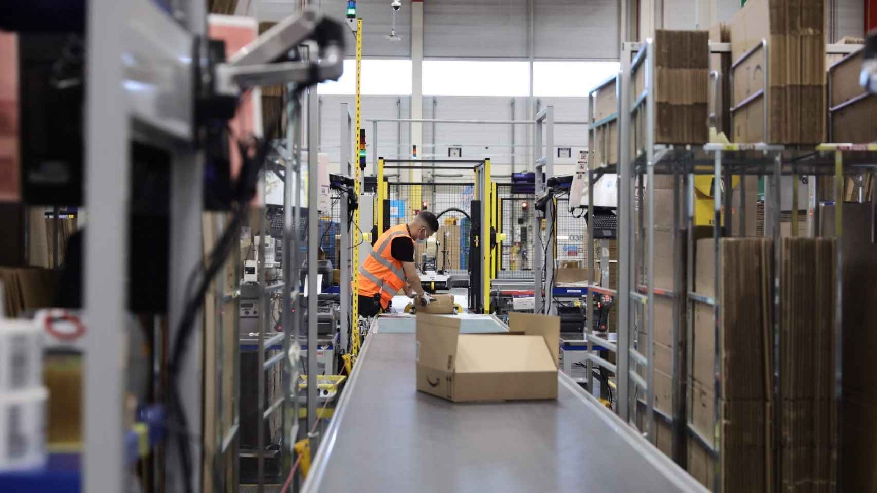 Un trabajador de Amazon en España / EP