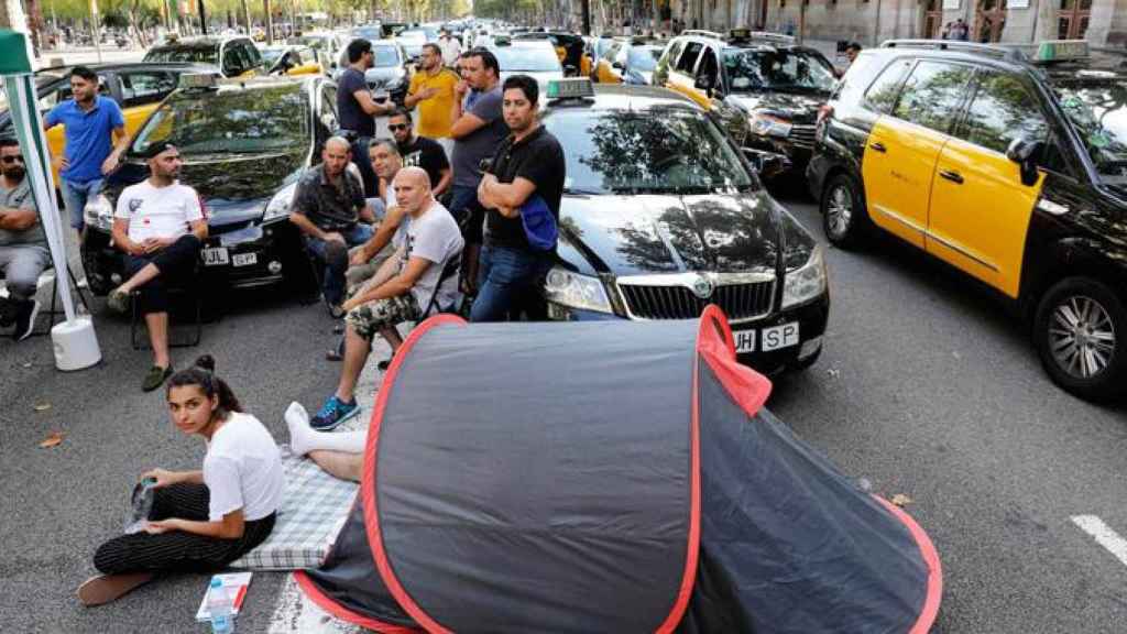 Taxistas de Barcelona, en huelga contra el exceso de licencias VTC / EFE