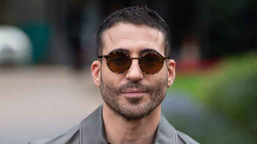 El actor Miguel Ángel Silvestre con sus gafas de sol / EUROPA PRESS