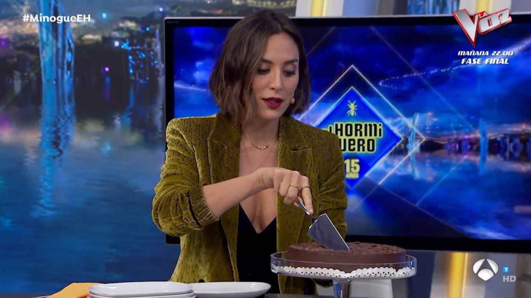 Imagen de Tamara Falcó cortando la tarta /ANTENA 3