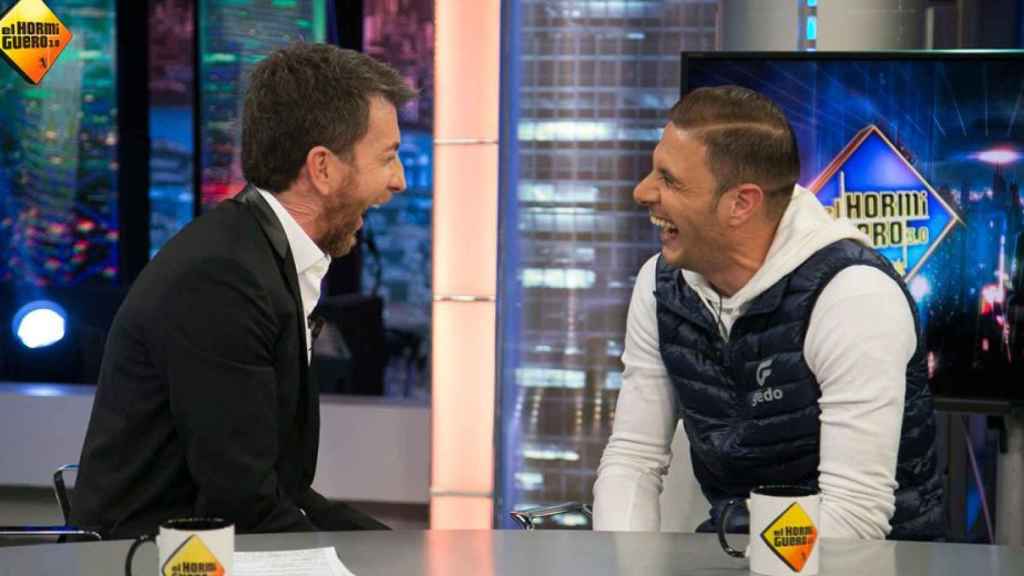 Joaquín junto a Pablo Motos en el plató de 'El Hormiguero' / CD