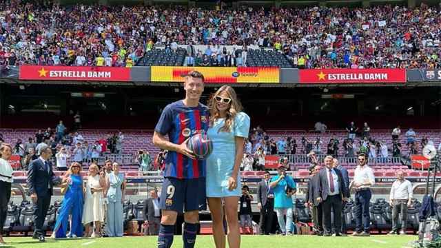 Anna Lewandowska, junto al nuevo delantero del FC Barcelona en el Camp Nou / INSTAGRAM