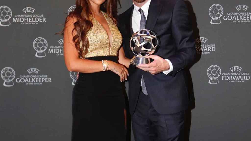 Antonella Roccuzzo y Leo Messi en los premios Champions League