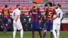 Los jugadores de Barça y Real Madrid, en un clásico | EFE