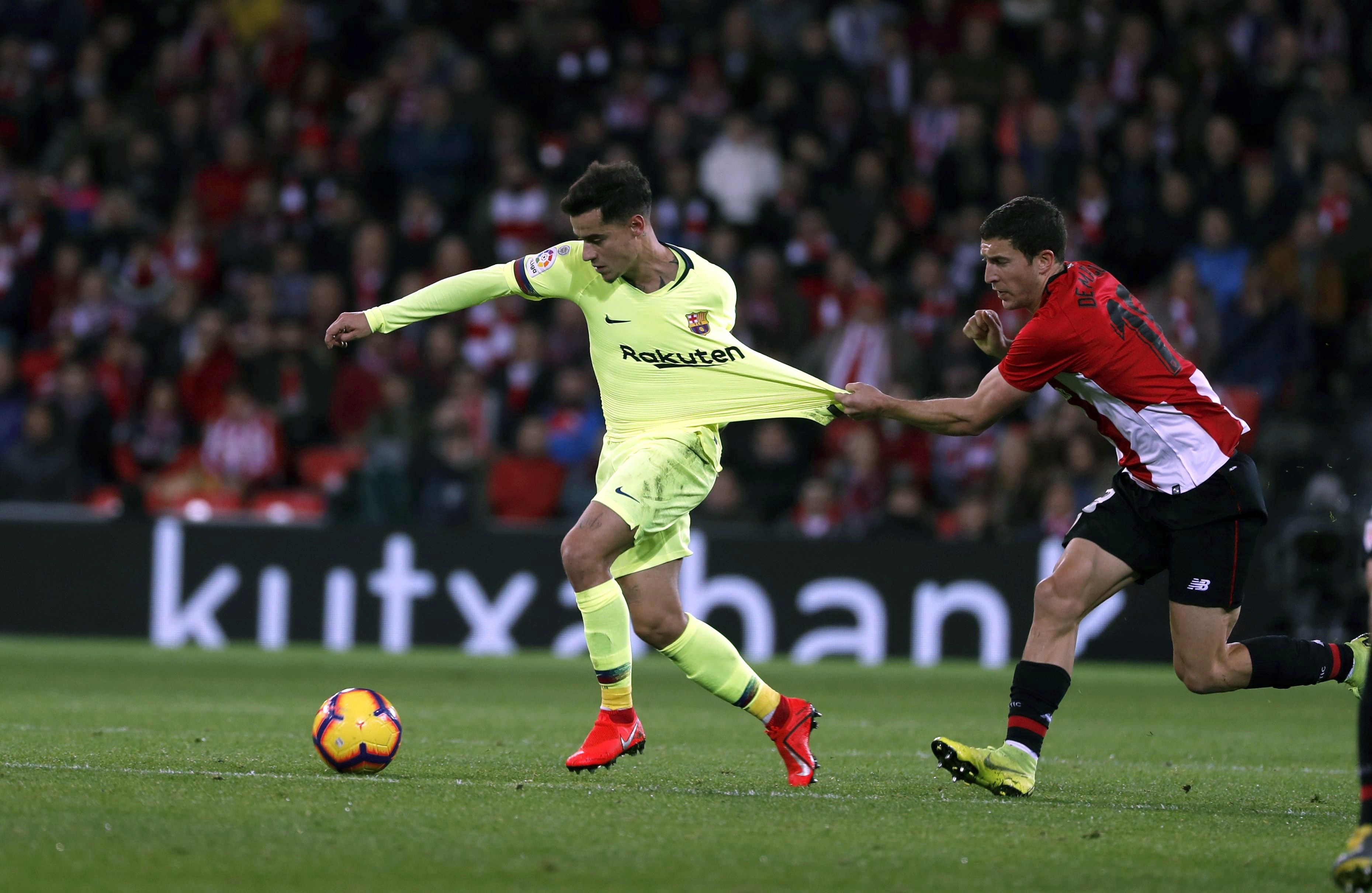 Philippe Coutinho jugando con el Barça en San Mamés / EFE