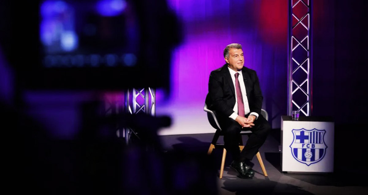 Joan Laporta, solo, en un plató de Barça Studios / FCB