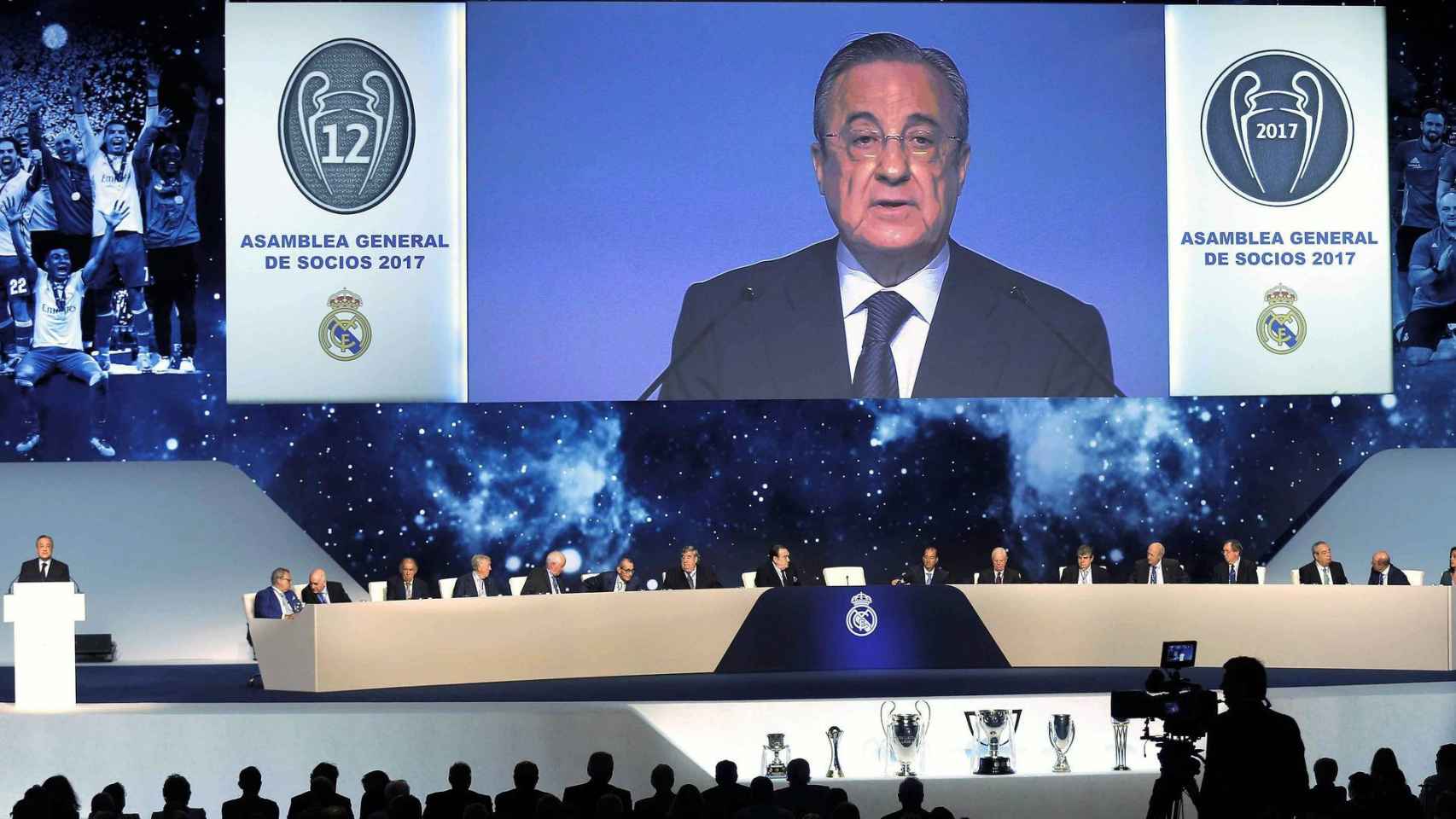 Florentino Pérez en la asamblea de socios compromisarios del Madrid / EFE