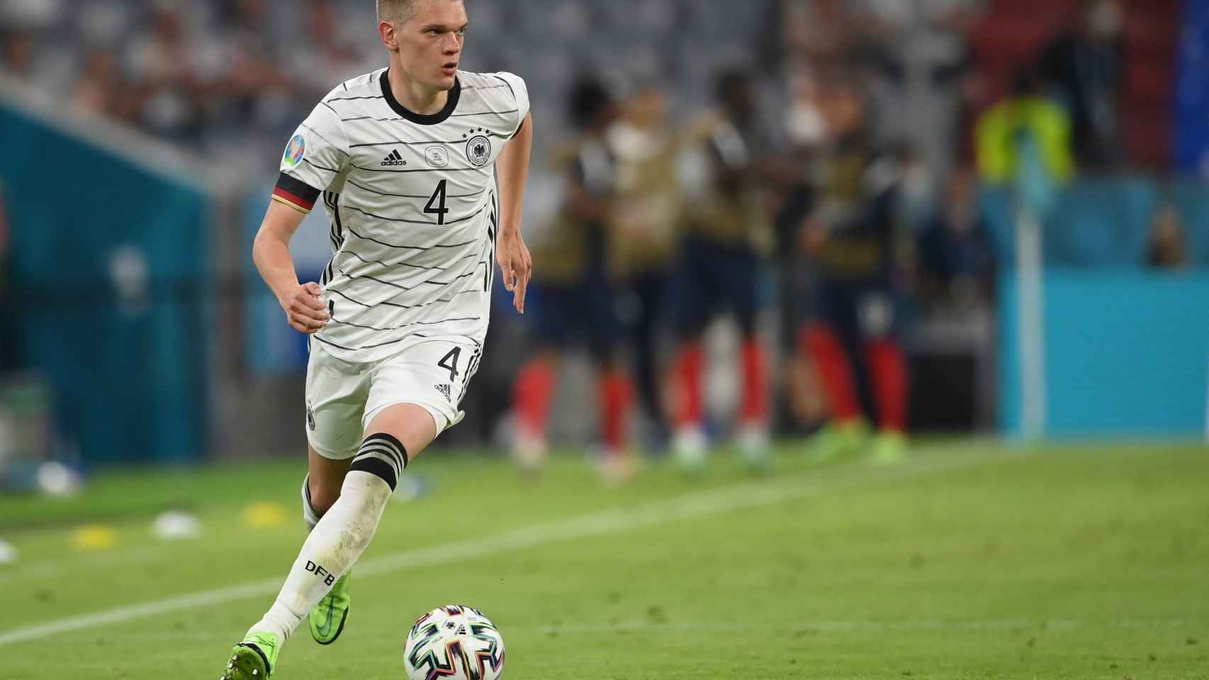 Matthias Ginter, en un partido de la Eurocopa con Alemania, suena como substituto de Umtiti en el Barça / EFE