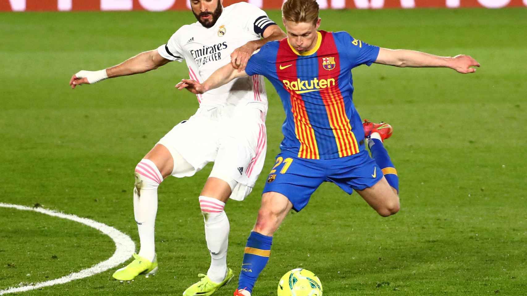 De Jong en el clásico / EFE