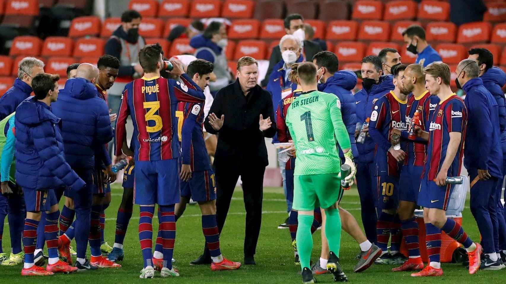 Koeman en el descanso de la prórroga / EFE