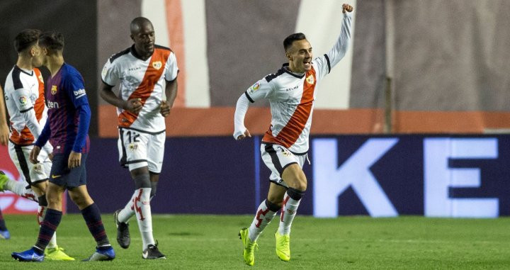 Álvaro García celebra tras marcar el segundo gol ante el Barça / EFE