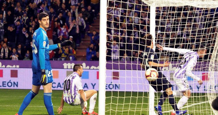 Una foto de Courtois en el gol del Valladolid / EFE