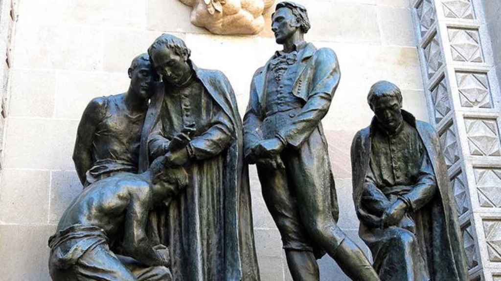 Monumento a los 'mártires de la independencia', obra de Josep Llimona