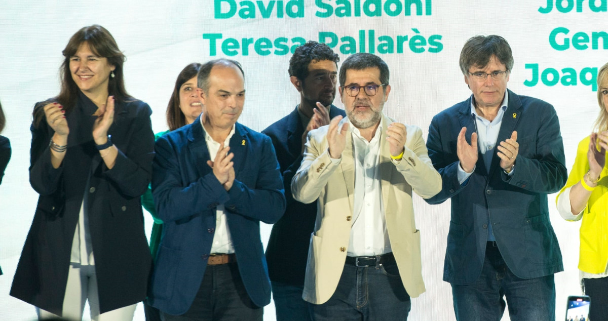 La presidenta del Parlament, Laura Borràs; el exconseller Jordi Turull; el hasta ahora secretario general de Junts, Jordi Sànchez y el expresidente de la Generalitat Carles Puigdemont en el congreso que el partido celebra en Argelès-sur-Mer (Francia) / EP