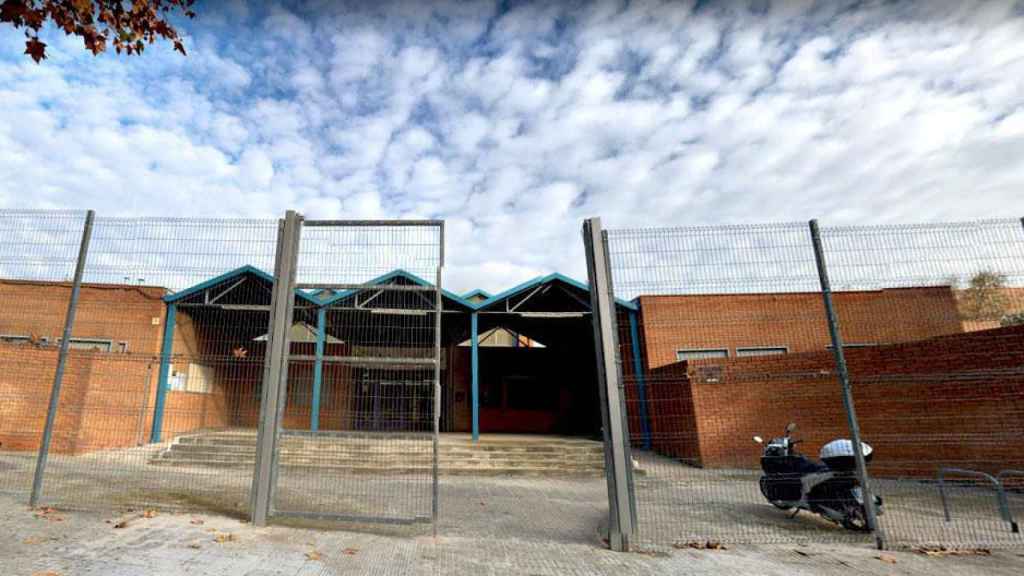 Imagen del colegio Font d'Alba de Terrassa, donde una profesora está imputada por humillar a una niña que dibujó la bandera de España