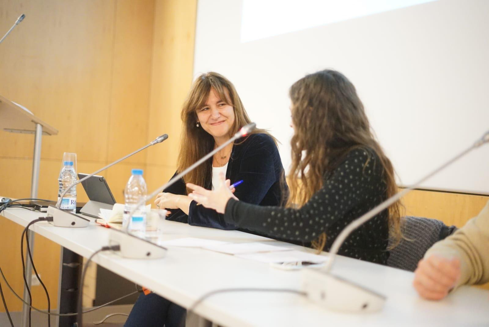 Laura Borràs, durante su charla en la Universitat Pompeu Fabra (UPF) / @fnec (TWITTER)