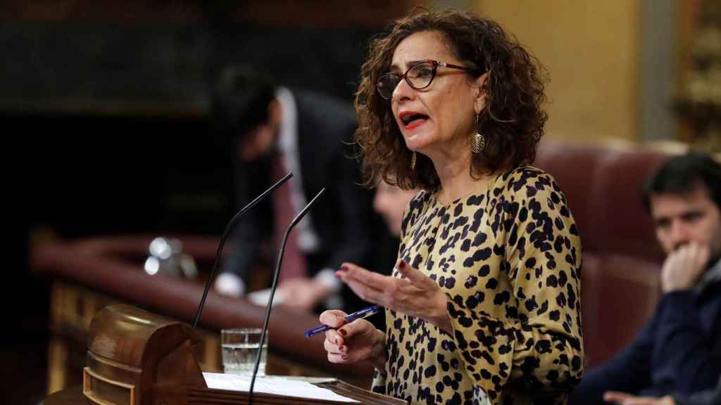 La ministra de Hacienda, María Jesús Montero, durante el pleno del Congreso sobre el techo de gasto / EFE