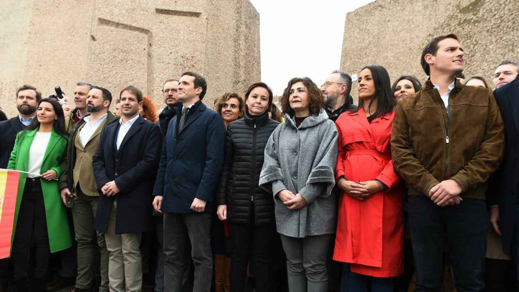 Santiago Abascal (Vox), Pablo Casado (PP) y Albert Rivera (Cs) en la manifestación de Colón. Los tres competirán en las elecciones del 28A por el voto de la derecha / EFE