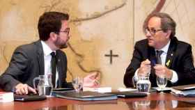 El presidente de la Generalitat, Quim Torra (d), junto al vicepresidente, Pere Aragonès (ERC) / EFE